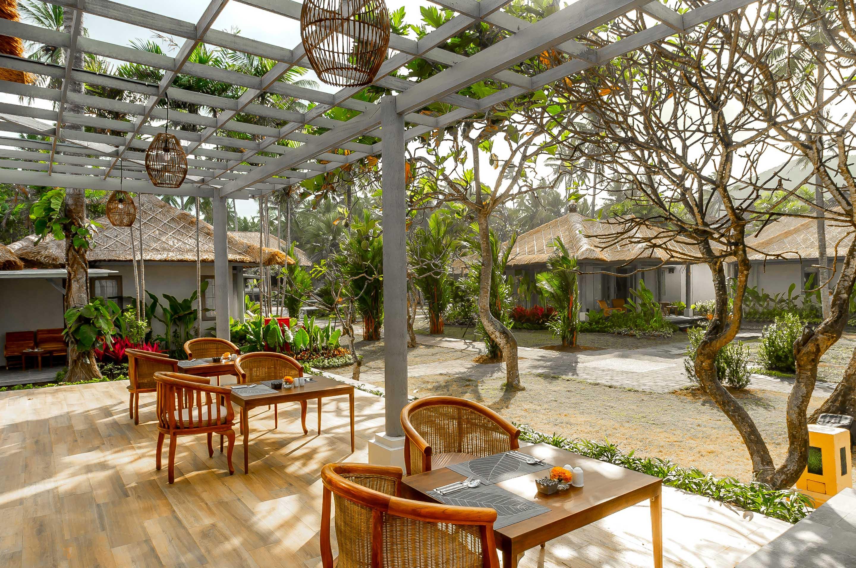 Nirwana Beach & Resort Candidasa Екстериор снимка The restaurant at the resort
