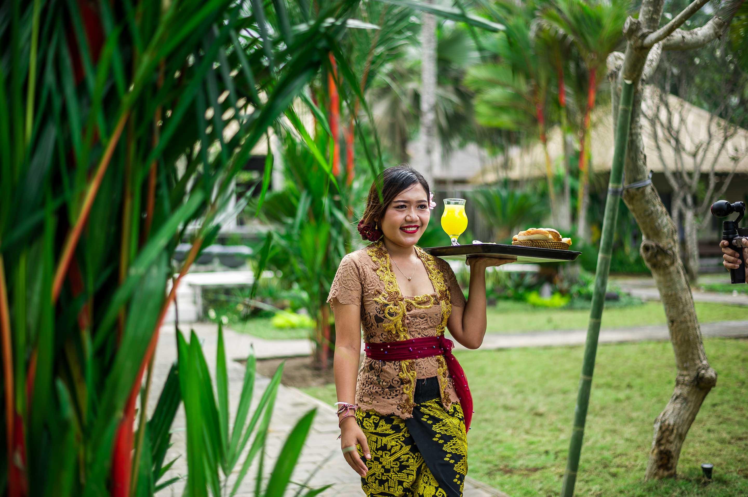 Nirwana Beach & Resort Candidasa Екстериор снимка A waitress in Bali