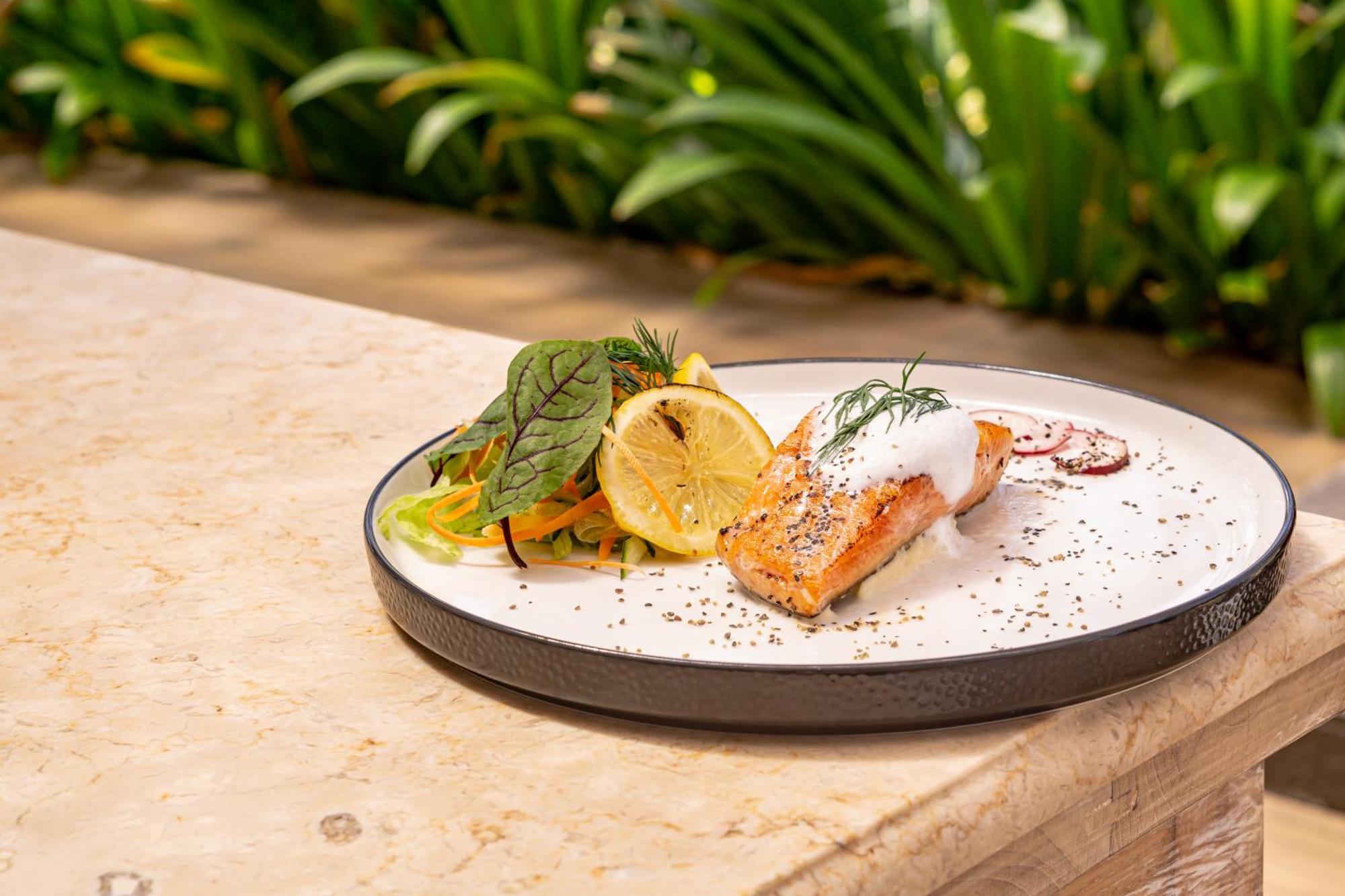 Nirwana Beach & Resort Candidasa Екстериор снимка Salmon