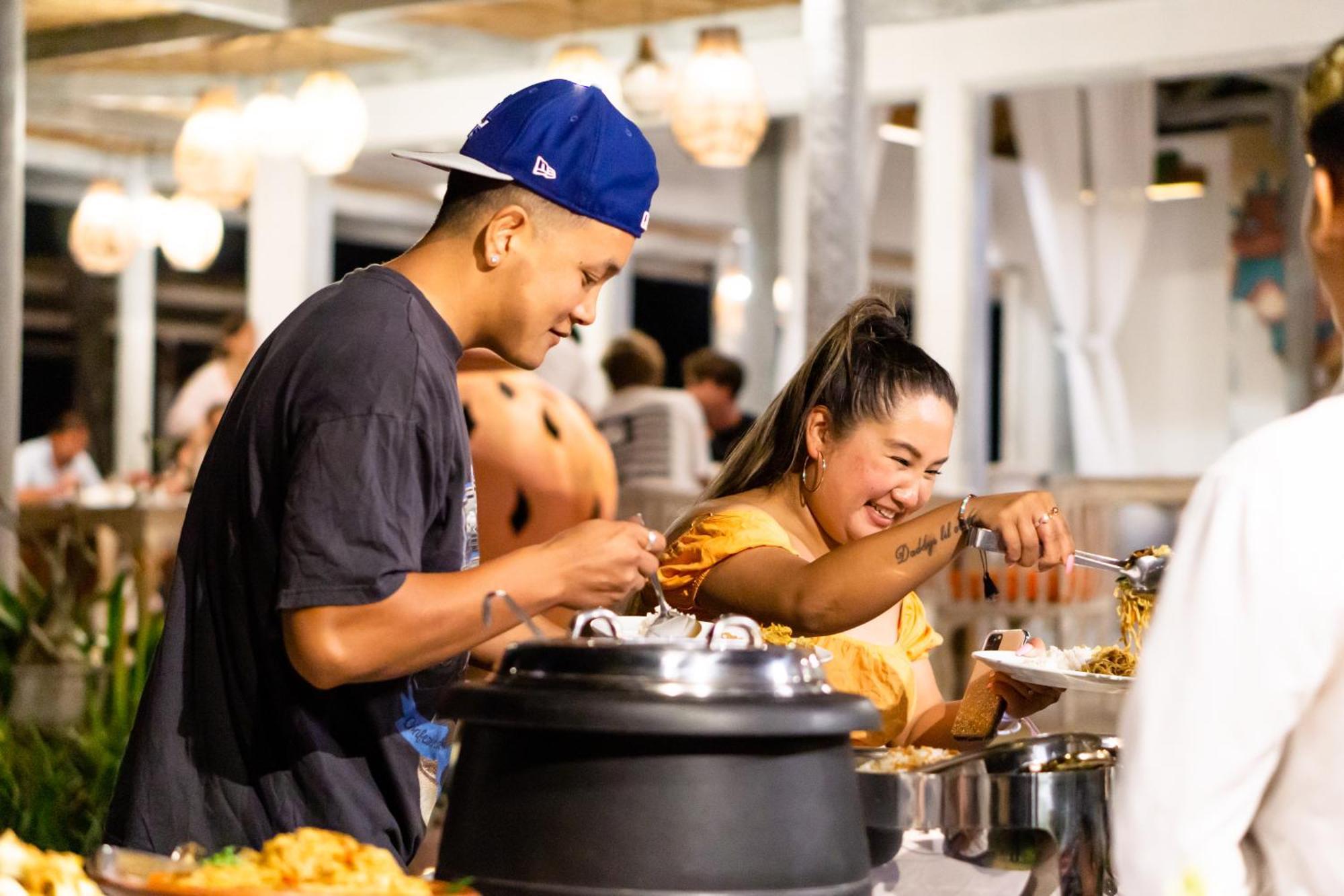 Nirwana Beach & Resort Candidasa Екстериор снимка Thai people eating at a buffet