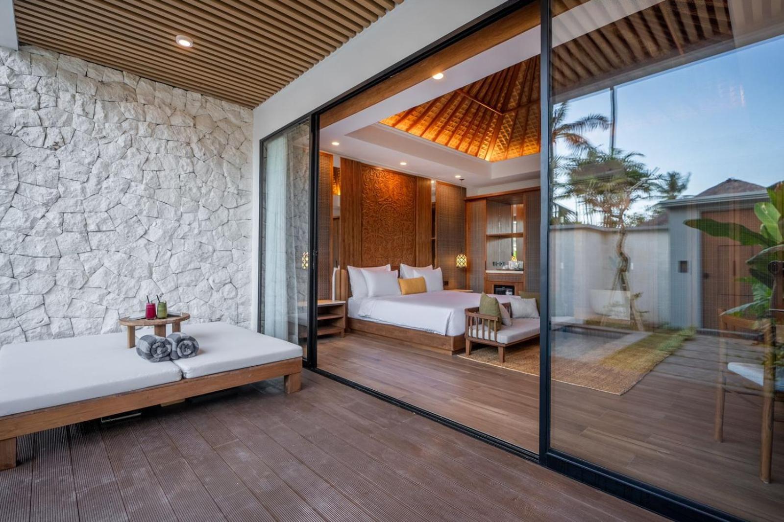 Nirwana Beach & Resort Candidasa Екстериор снимка A bedroom at the resort