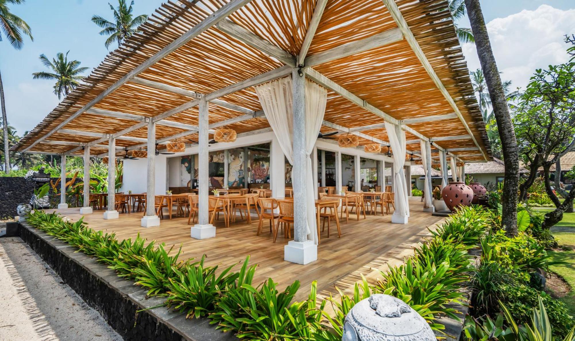 Nirwana Beach & Resort Candidasa Екстериор снимка The restaurant at the resort