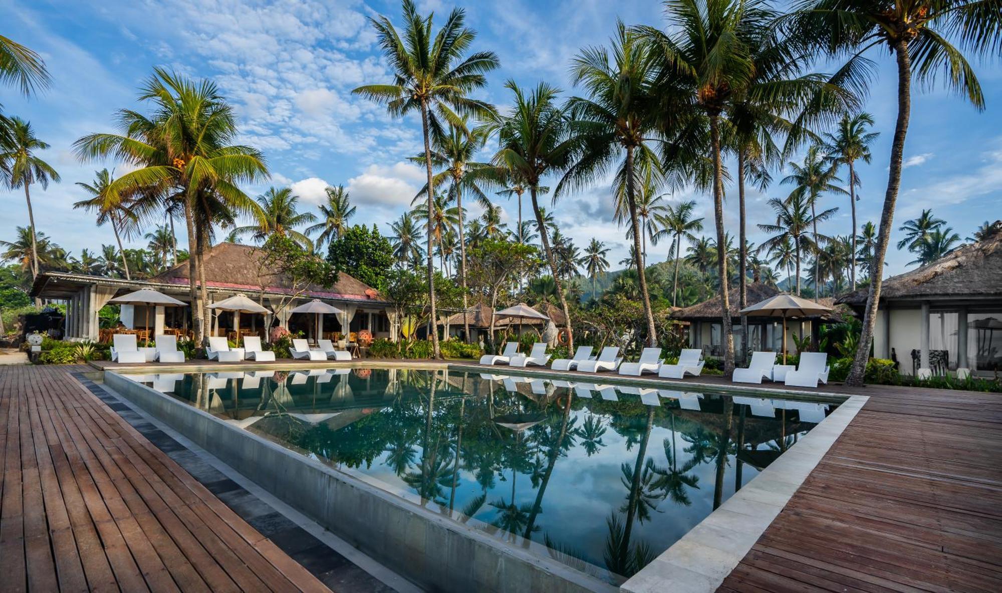 Nirwana Beach & Resort Candidasa Екстериор снимка The resort's main pool