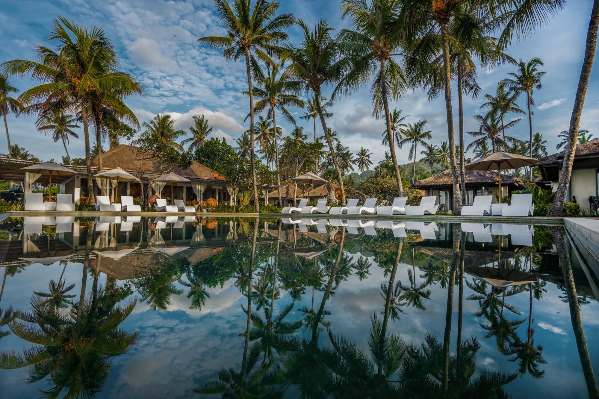 Nirwana Beach & Resort Candidasa Екстериор снимка The resort's main pool