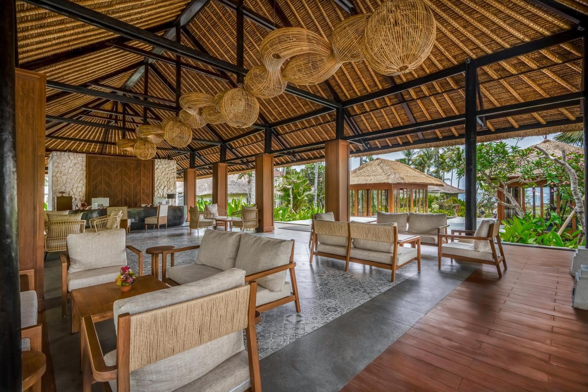 Nirwana Beach & Resort Candidasa Екстериор снимка The resort's lobby